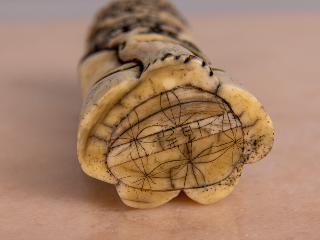 Антикварні еротичні скульптури (shunga) зі слонової кістки