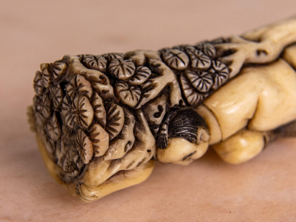 Антикварні еротичні скульптури (shunga) зі слонової кістки