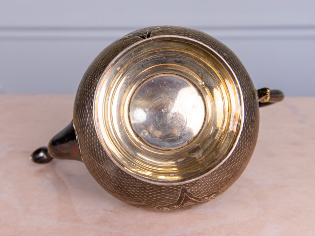 Антикварный серебряный чайник в стиле Ампир