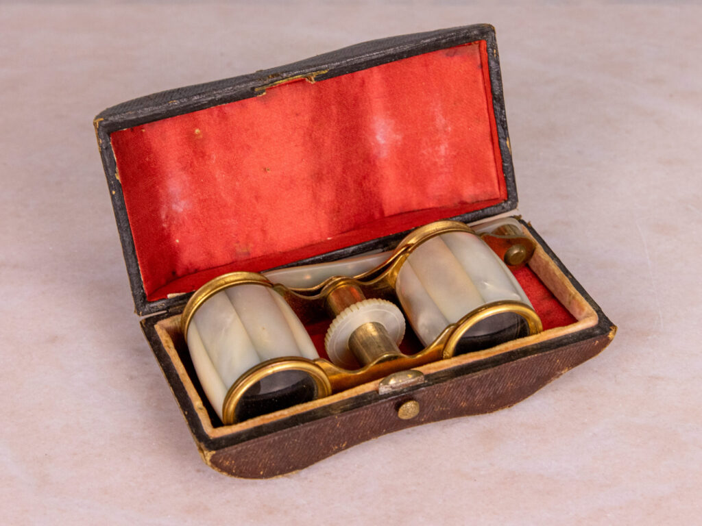 BN4A1548 Антикварный театральный бинокль