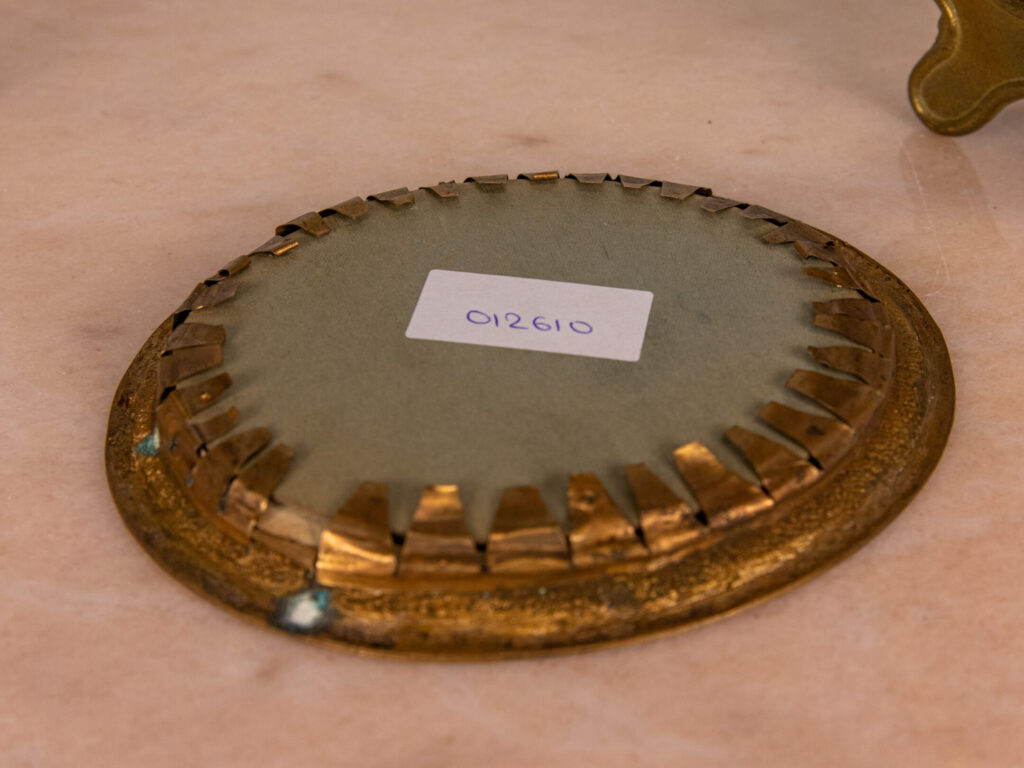 BN4A1601 – копія Антикварні мініатюри на слоновій кістці