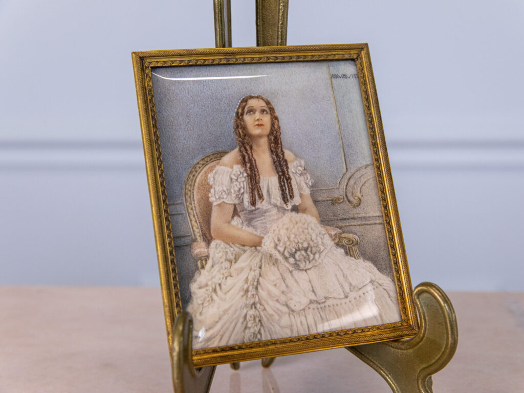 BN4A1613 Антикварний мініатюрний портрет на слоновій кістці