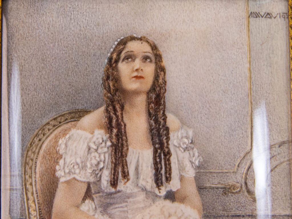 BN4A1622 Антикварний мініатюрний портрет на слоновій кістці