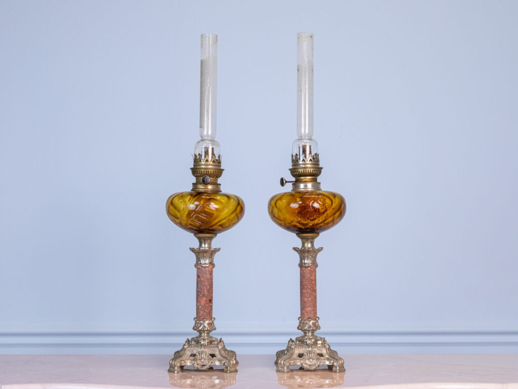 Антикварні гасові лампи