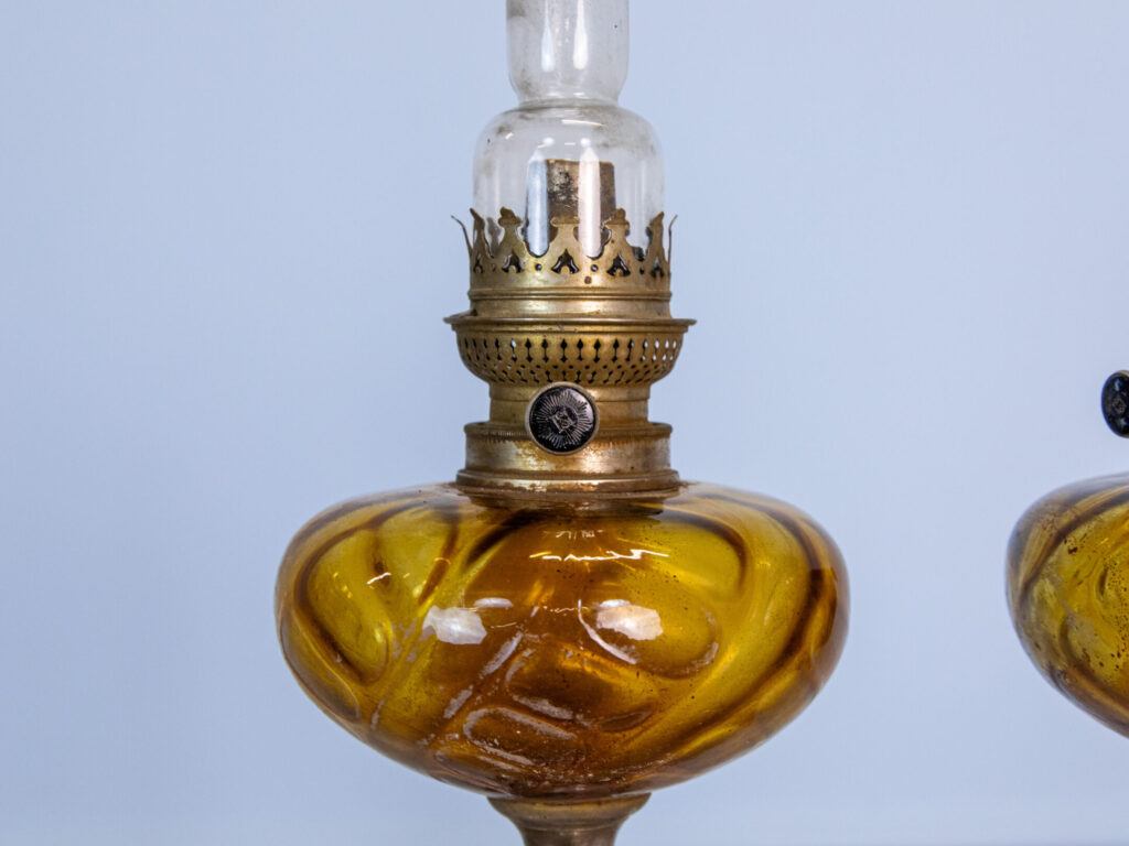 Антикварні гасові лампи