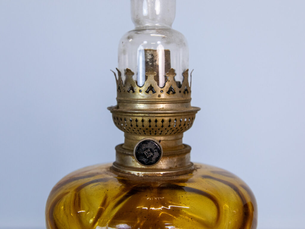 Антикварні гасові лампи