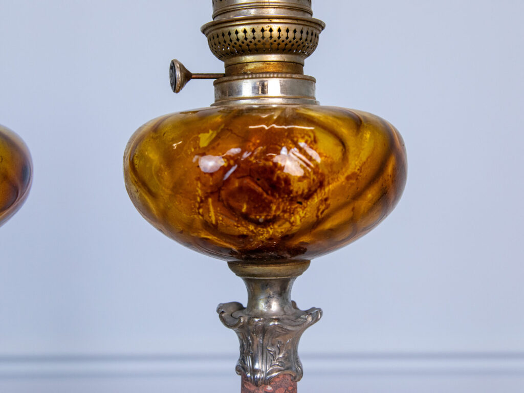 Антикварні гасові лампи