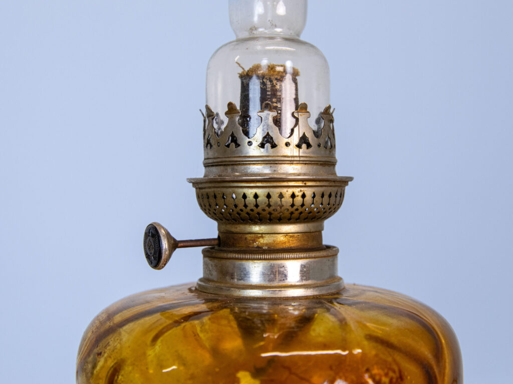 Антикварні гасові лампи