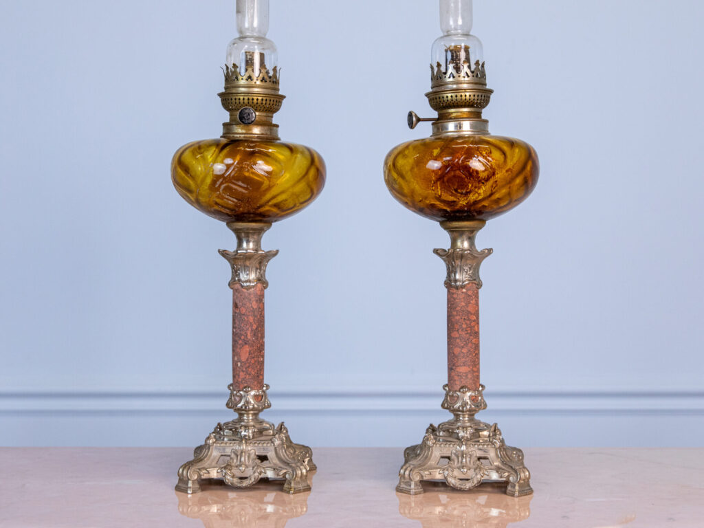 Антикварні гасові лампи