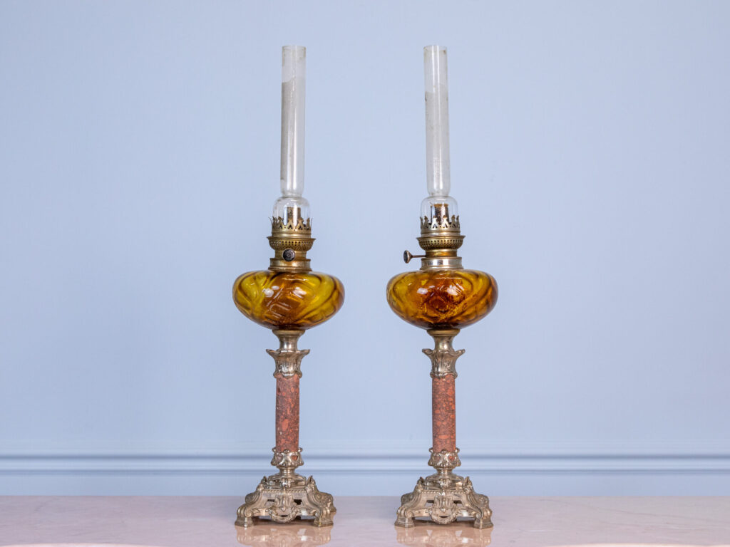 Антикварні гасові лампи