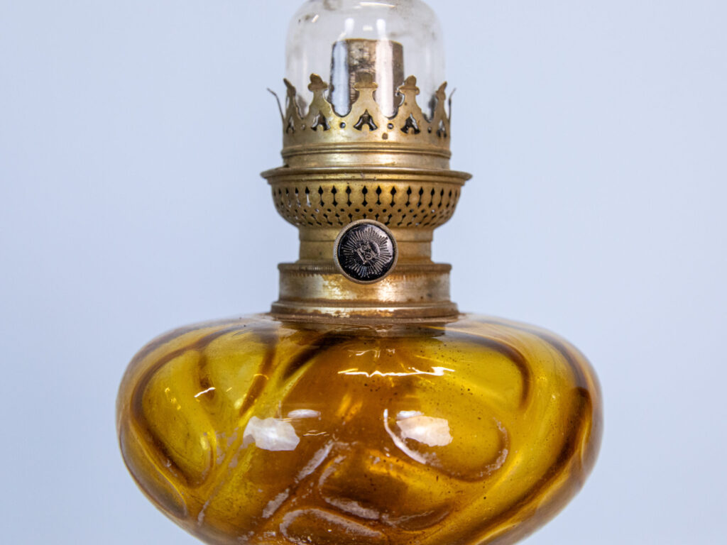 Антикварні гасові лампи