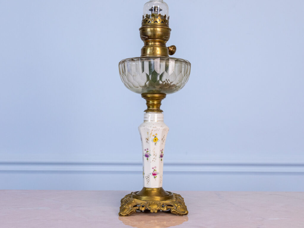 BN4A1773 Антикварна гасова лампа