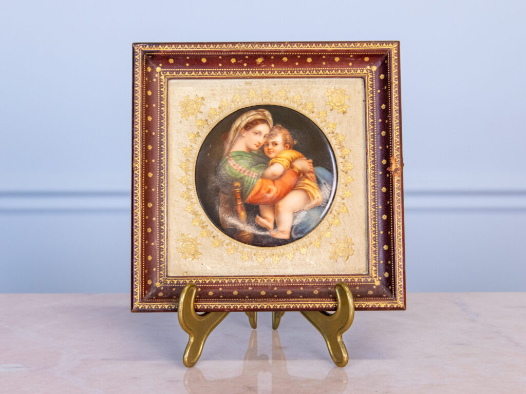 Антикварна порцелянова плакетка «Мадонна в кріслі»