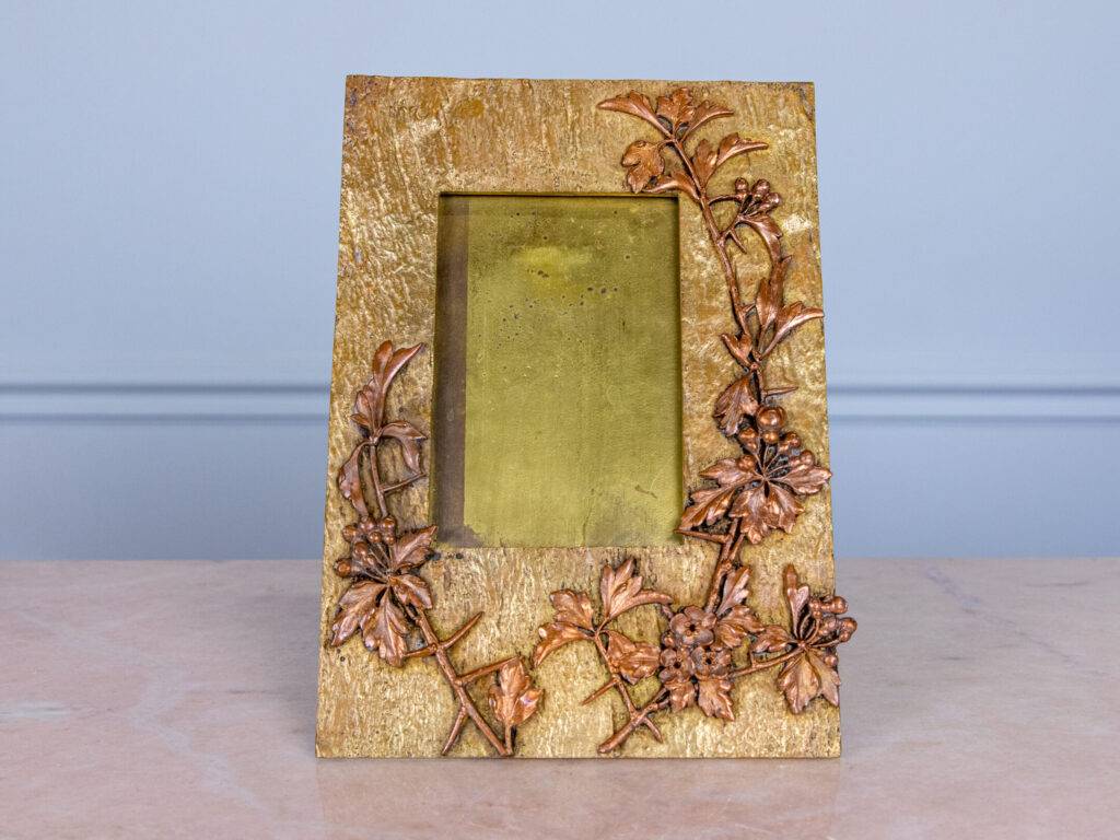 Антикварна бронзова рамка для фото