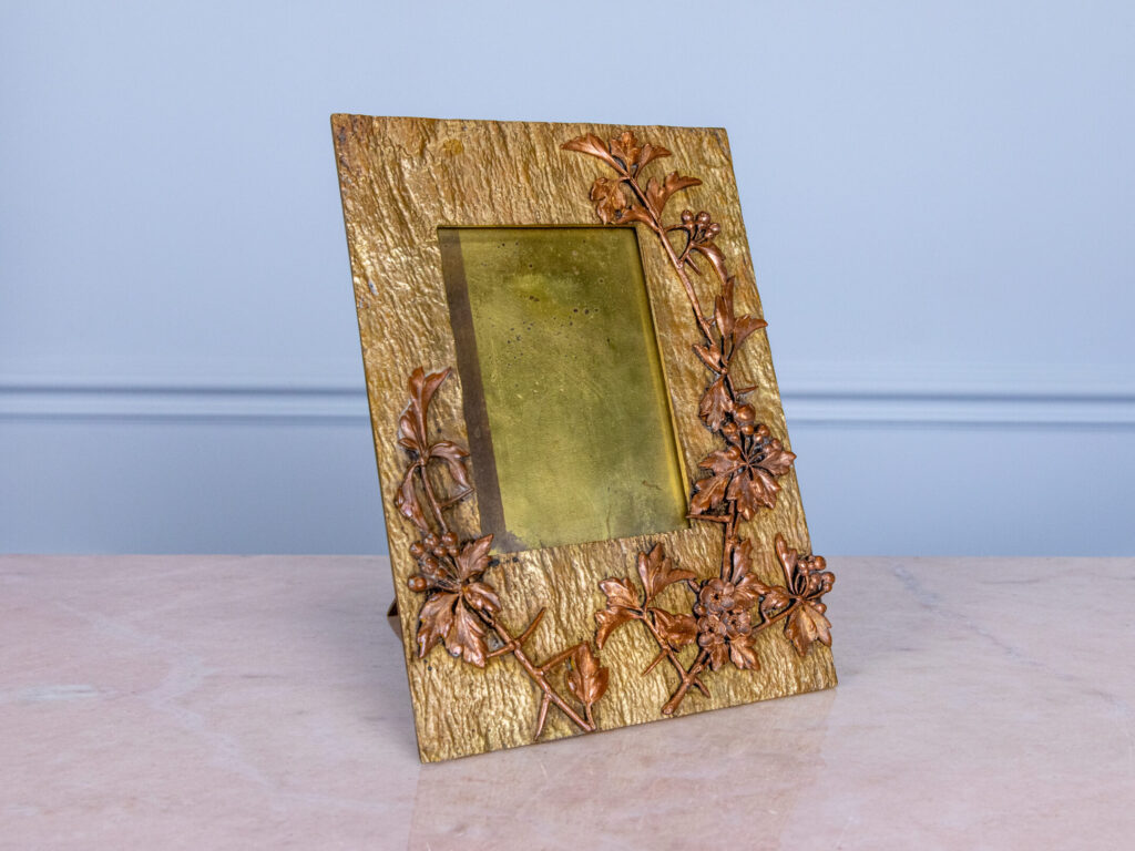 Антикварна бронзова рамка для фото