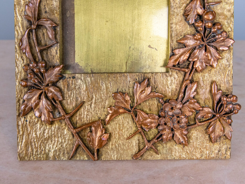 Антикварна бронзова рамка для фото