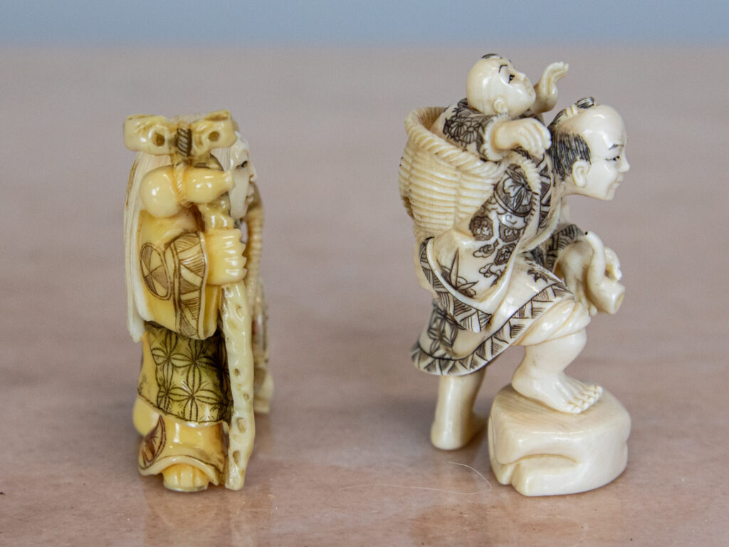 Антикварні фігурки з кістки (нецке)