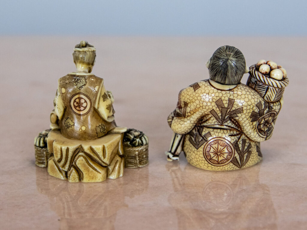 Антикварні фігурки зі слонової кістки (нецке)