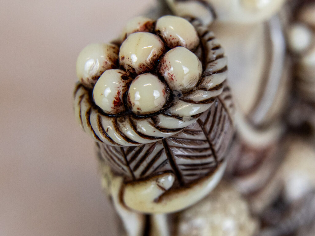 Антикварні фігурки зі слонової кістки (нецке)