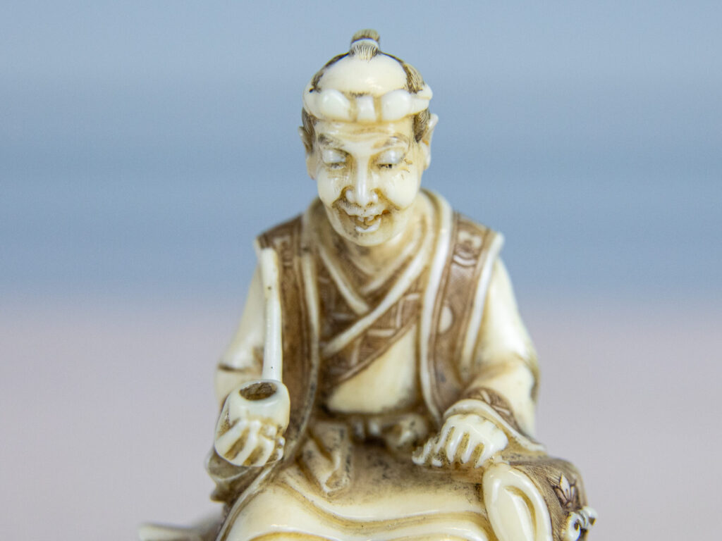 Антикварні фігурки зі слонової кістки (нецке)