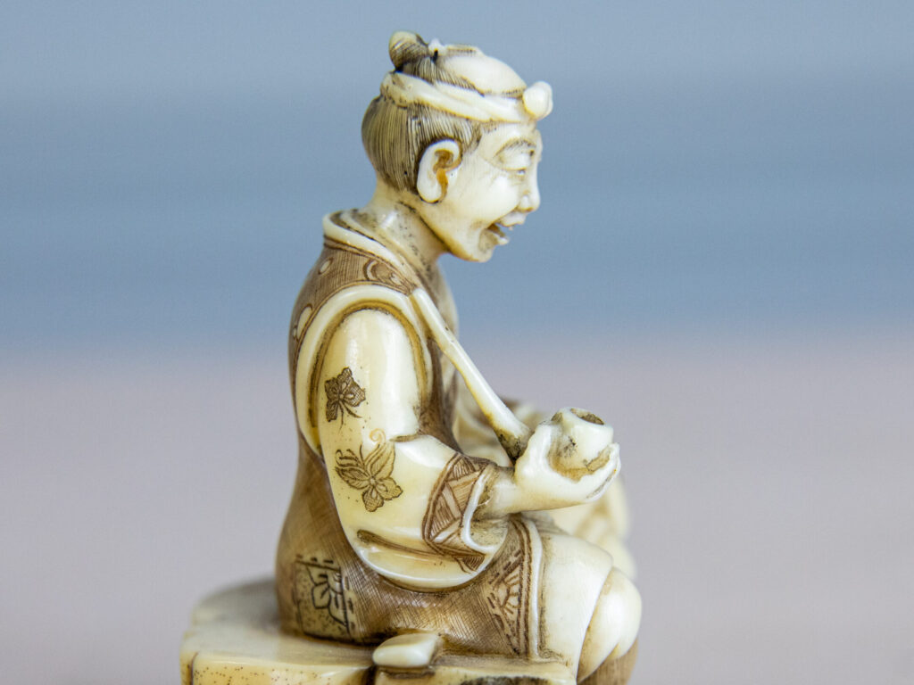 Антикварні фігурки зі слонової кістки (нецке)