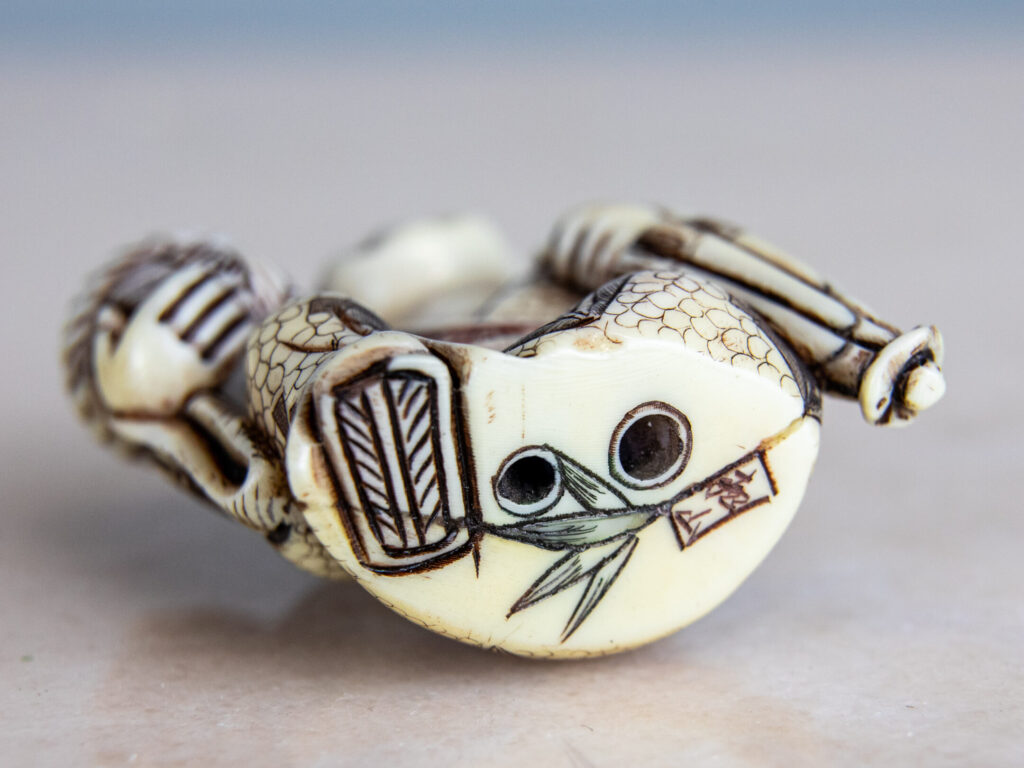 Антикварні фігурки зі слонової кістки (нецке)