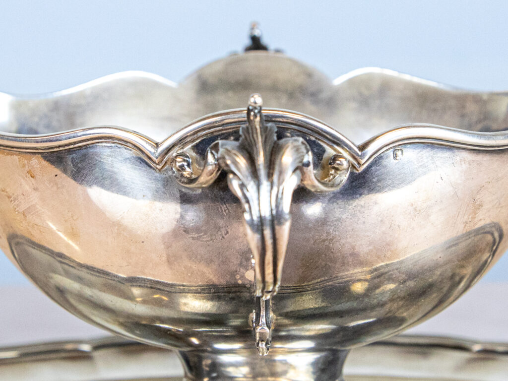 BN4A2181 Антикварна срібна соусниця в стилі Людовика XV