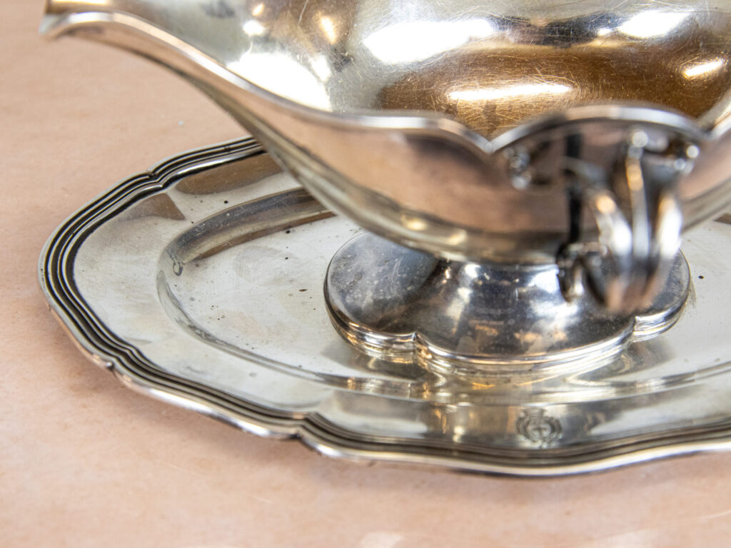 BN4A2191 Антикварна срібна соусниця в стилі Людовика XV