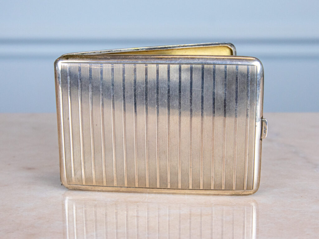 BN4A2203 Срібний портсигар