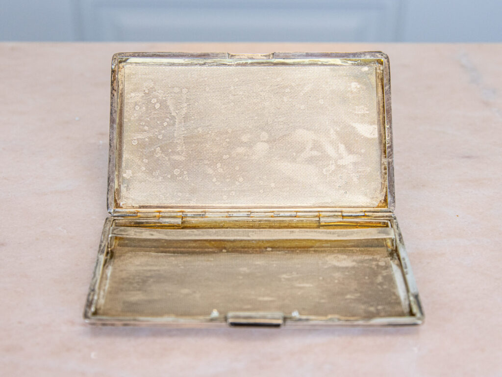 BN4A2216 Срібний портсигар