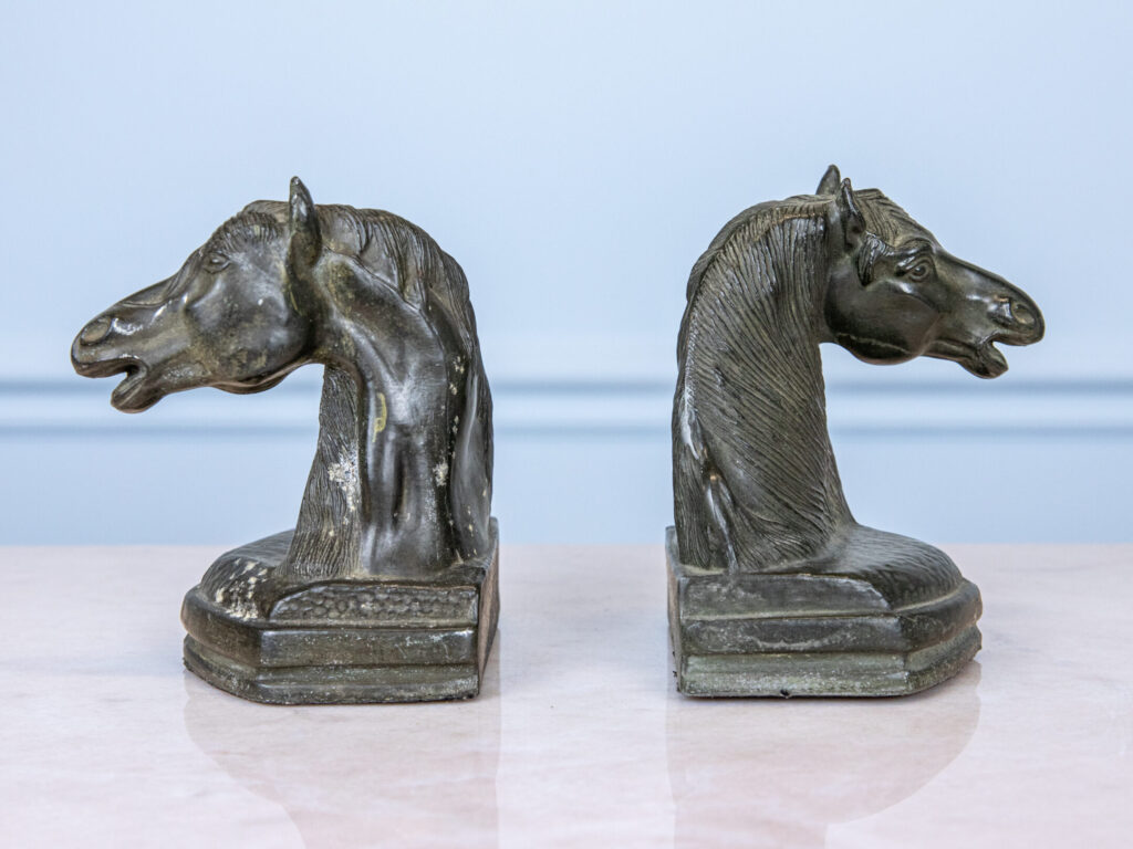 Антикварні обмежувачі для книг (букенди) з головами коней