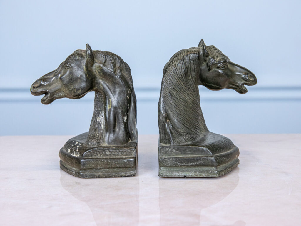 Антикварні обмежувачі для книг (букенди) з головами коней