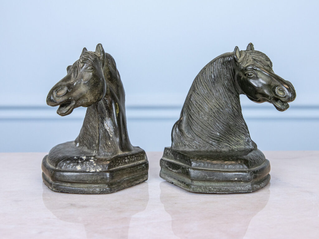 Антикварні обмежувачі для книг (букенди) з головами коней