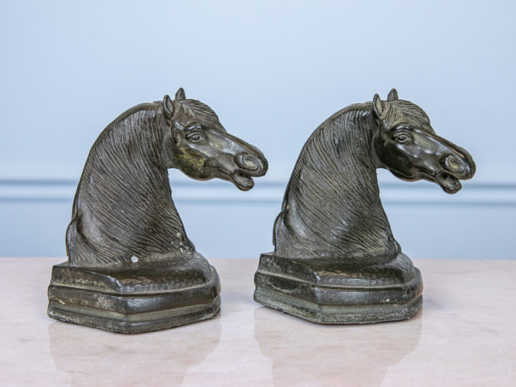 Антикварні обмежувачі для книг (букенди) з головами коней