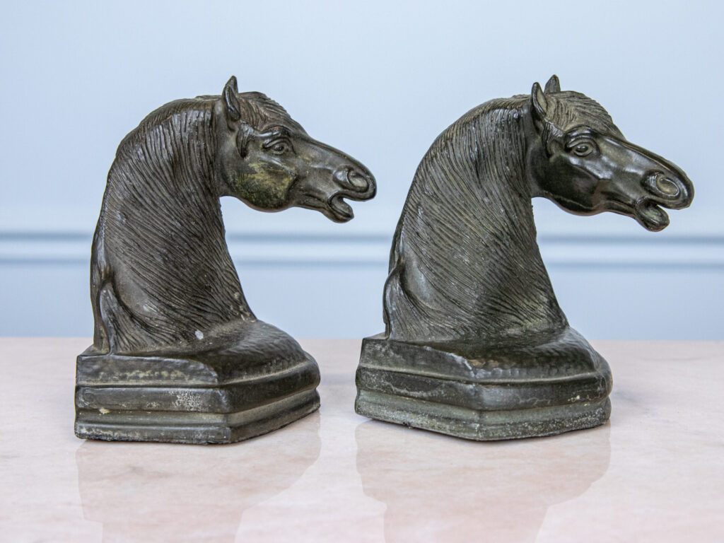 Антикварні обмежувачі для книг (букенди) з головами коней