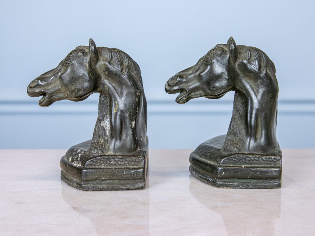 Антикварні обмежувачі для книг (букенди) з головами коней