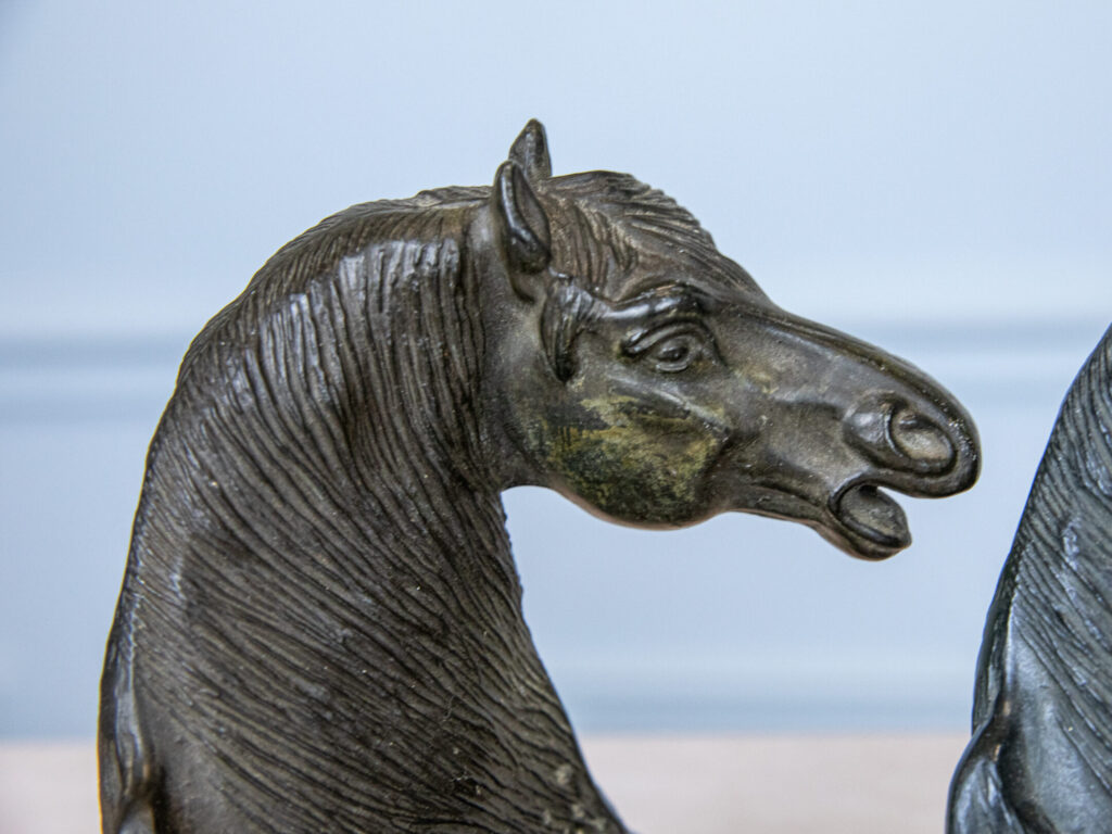 Антикварні обмежувачі для книг (букенди) з головами коней