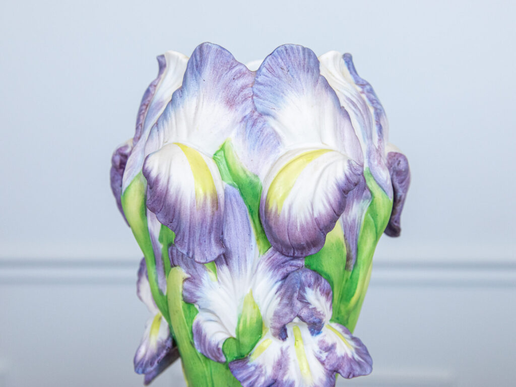 Вінтажна порцелянова ваза «Пурпурові іриси»