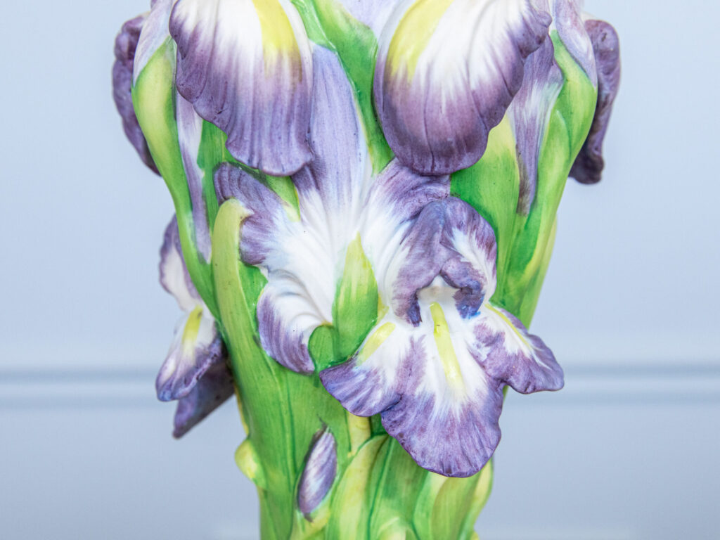 Вінтажна порцелянова ваза «Пурпурові іриси»