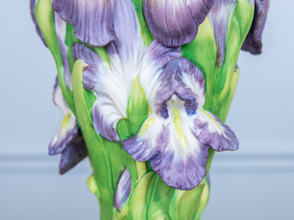 Вінтажна порцелянова ваза «Пурпурові іриси»