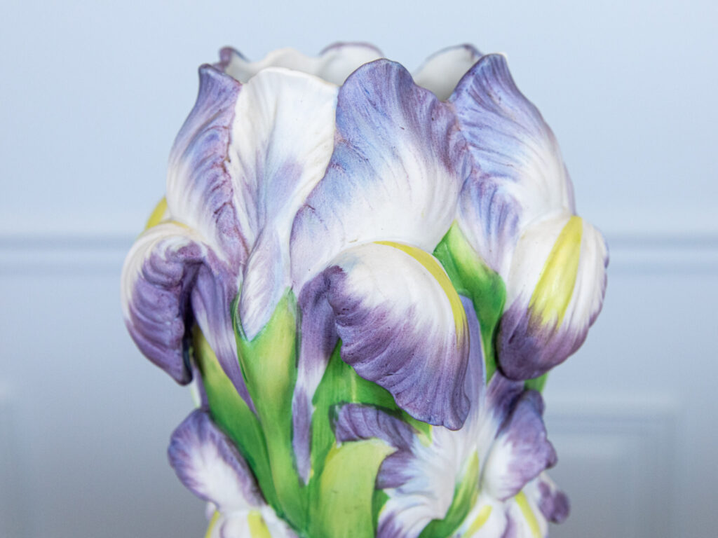 Вінтажна порцелянова ваза «Пурпурові іриси»