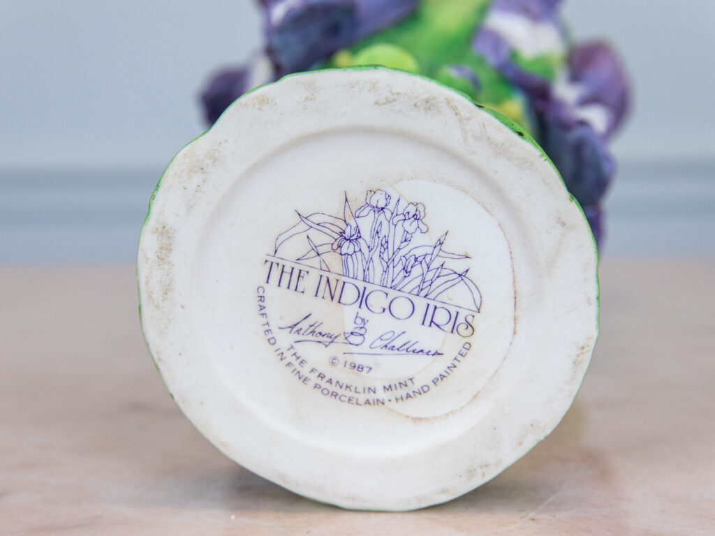 Вінтажна порцелянова ваза «Пурпурові іриси»