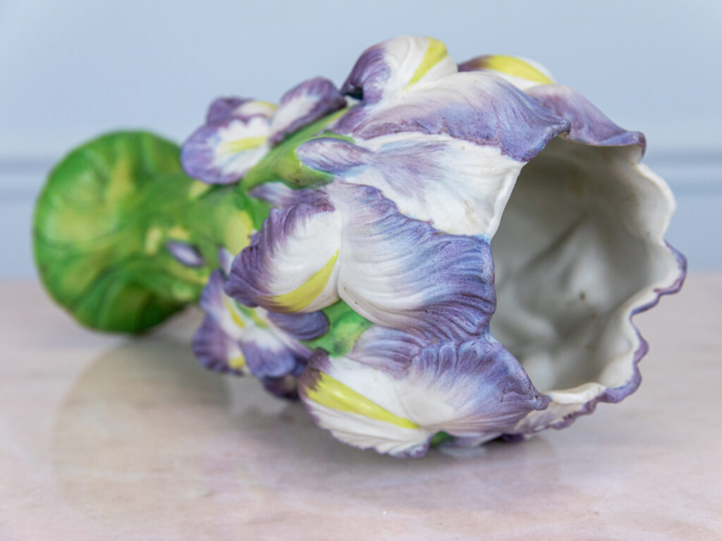 Вінтажна порцелянова ваза «Пурпурові іриси»