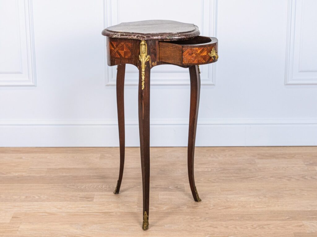 Столик у стилі Людовика XV