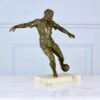 Вінтажна кабінетна скульптура «Футболіст»