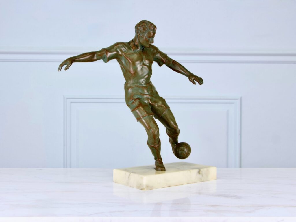 Вінтажна кабінетна скульптура «Футболіст»