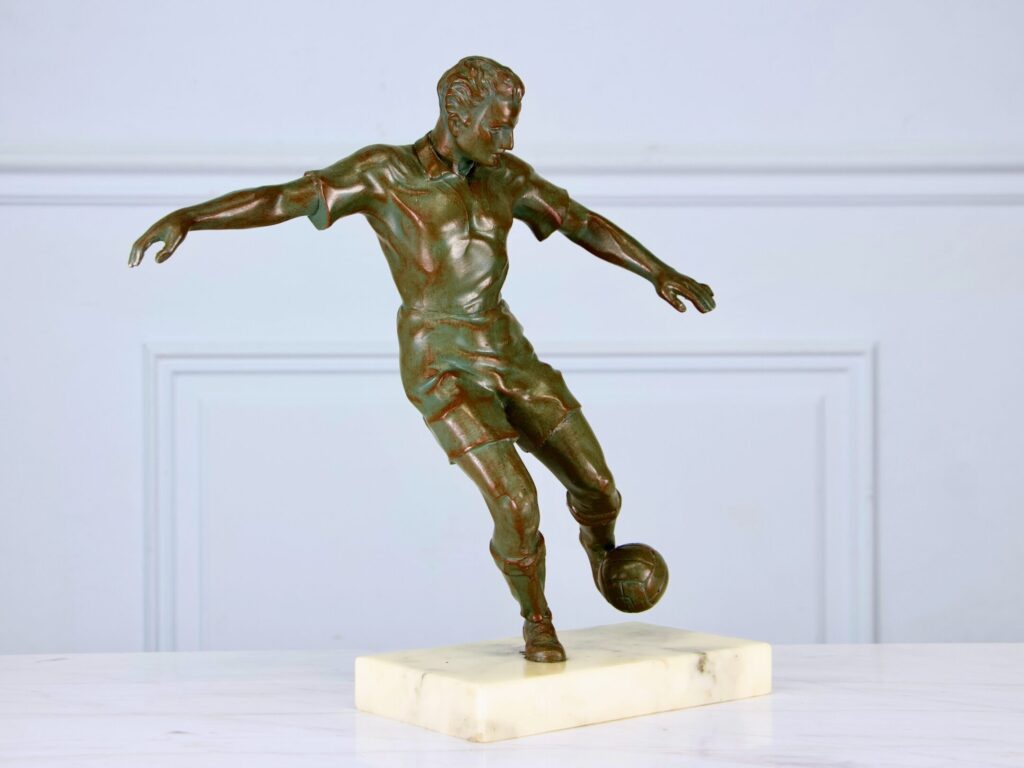 Вінтажна кабінетна скульптура «Футболіст»