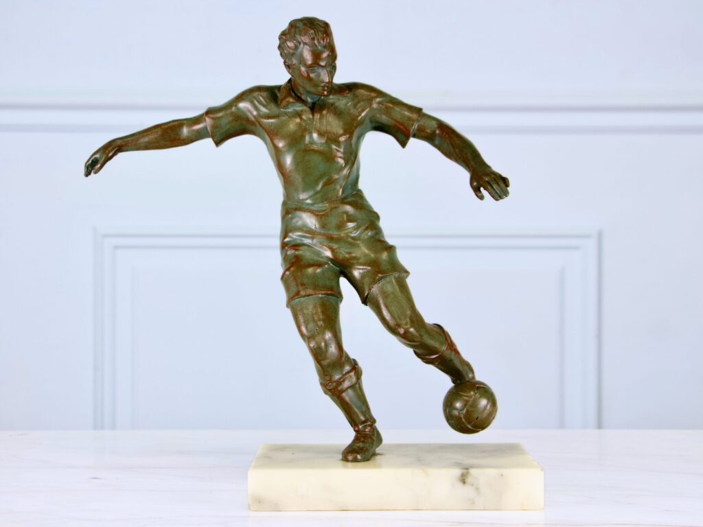 Вінтажна кабінетна скульптура «Футболіст»