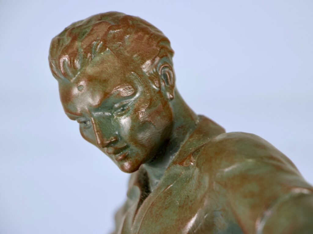 Вінтажна кабінетна скульптура «Футболіст»