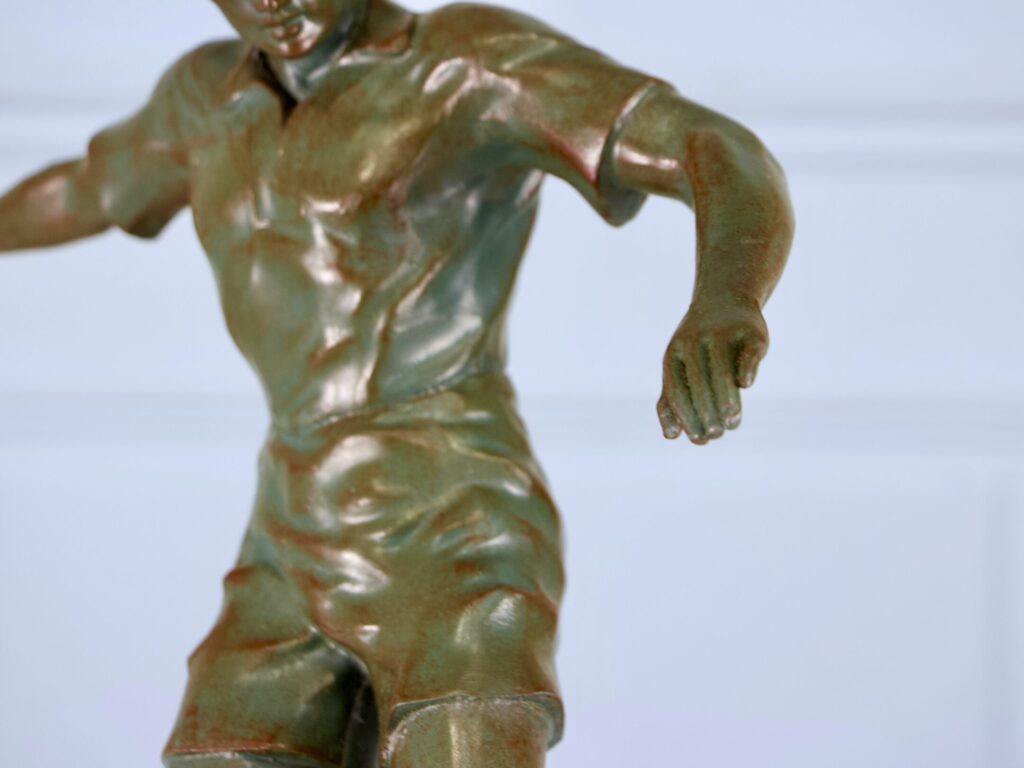 Вінтажна кабінетна скульптура «Футболіст»